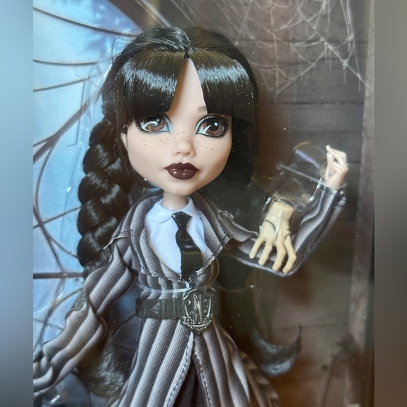 NRFB Monster High Wednesday in Nevermore Academy Uniform - Picture 4 of 5